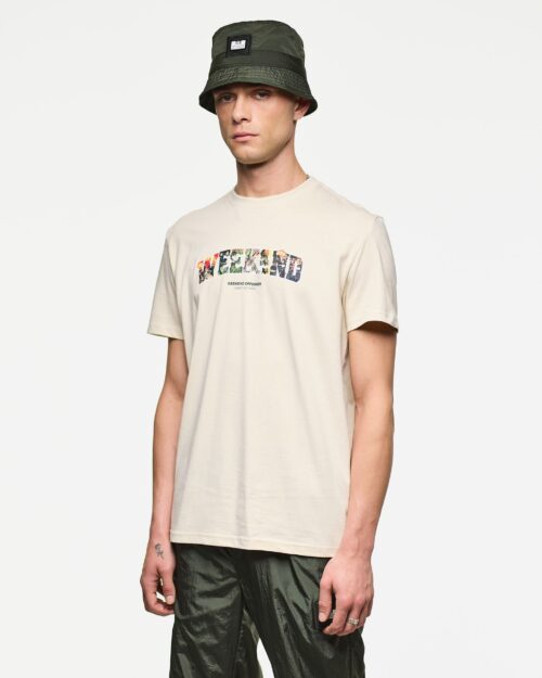 WEEKEND OFFENDER<br>Saturday Graphic T-Shirt - Afbeelding 3